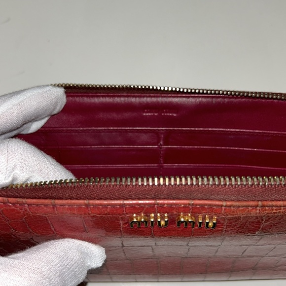 Miu Miu Red Croc-Embossed Zip Wallet - Picture 11 of 12